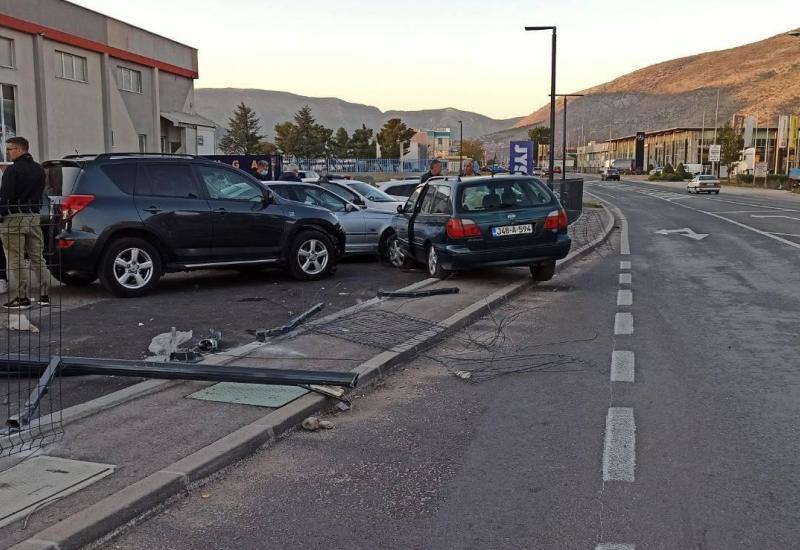 Prometna u Mostaru, zabio se u parkirane automobile - Prometna u Mostaru, zabio se u parkirane automobile
